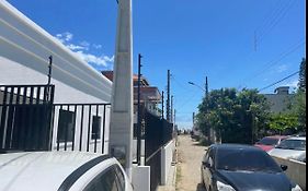 Casa a 40 metros da praia, rua tranquila